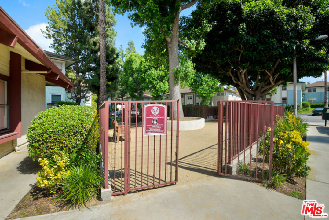 5832 Bowcroft Street, Unit 4 Los Angeles, CA 90016 - Photo 29 of 34 a white house covered with tall trees
