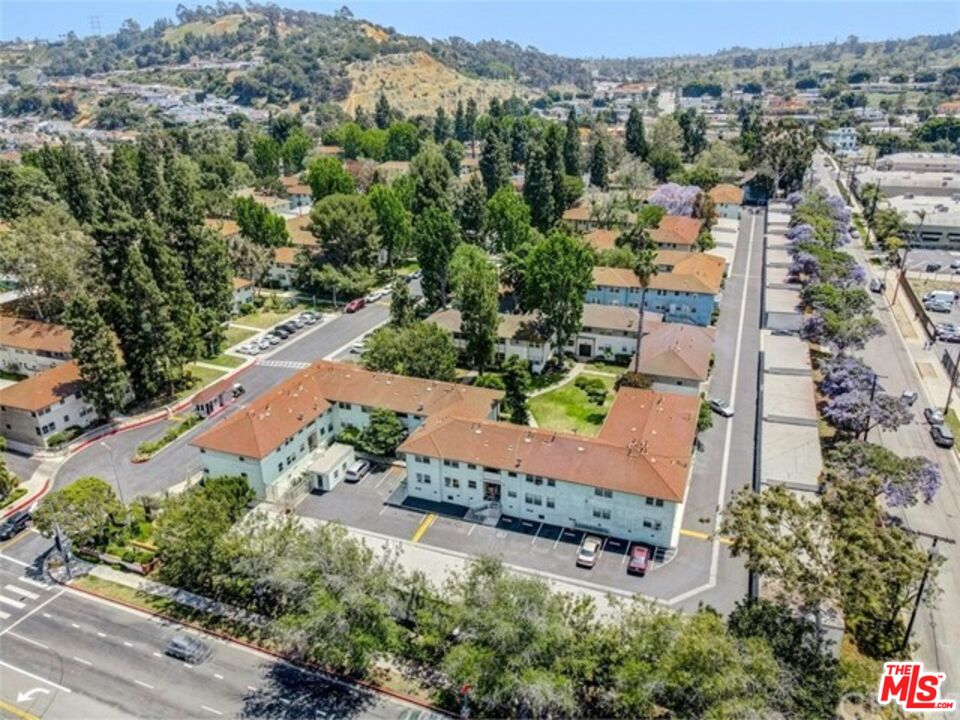 5832 Bowcroft Street, Unit 4 Los Angeles, CA 90016 - Photo 31 of 34 an aerial view of a house with a yard