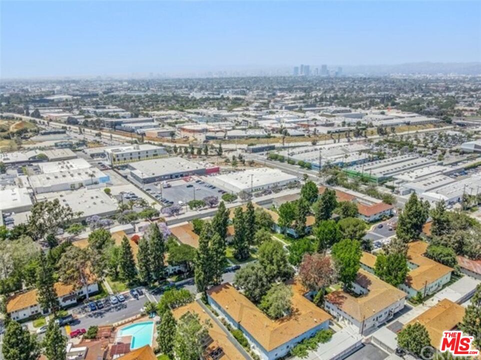 5832 Bowcroft Street, Unit 4 Los Angeles, CA 90016 - Photo 33 of 34 an aerial view of multiple house