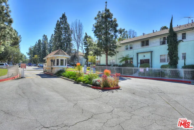 $439,995 | 5832 Bowcroft Street, Unit 4, Los Angeles, CA 90016