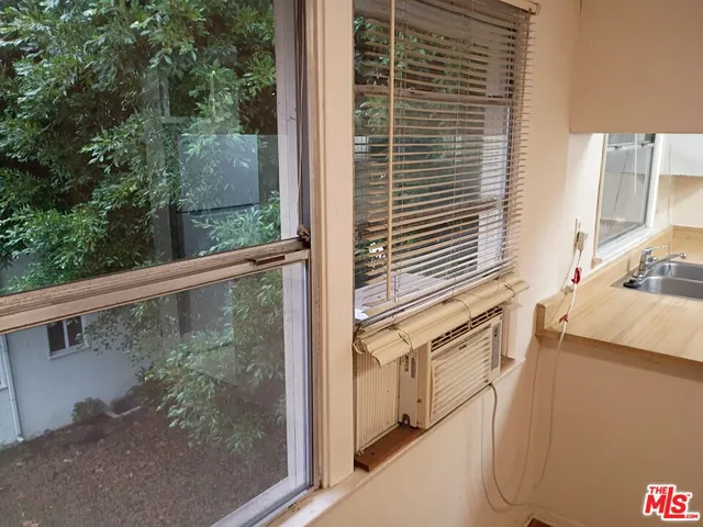 $439,995 | 5832 Bowcroft Street, Unit 4, Los Angeles, CA 90016