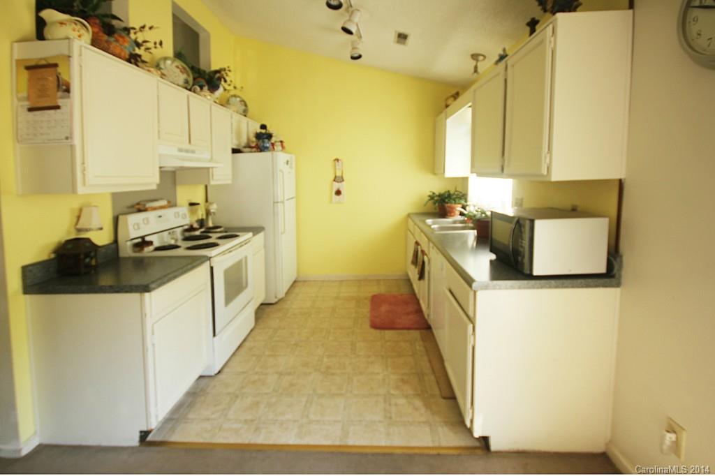 8823 Idlewild Road Charlotte, NC 28227 - Photo 5 of 11 Gallery Image 5