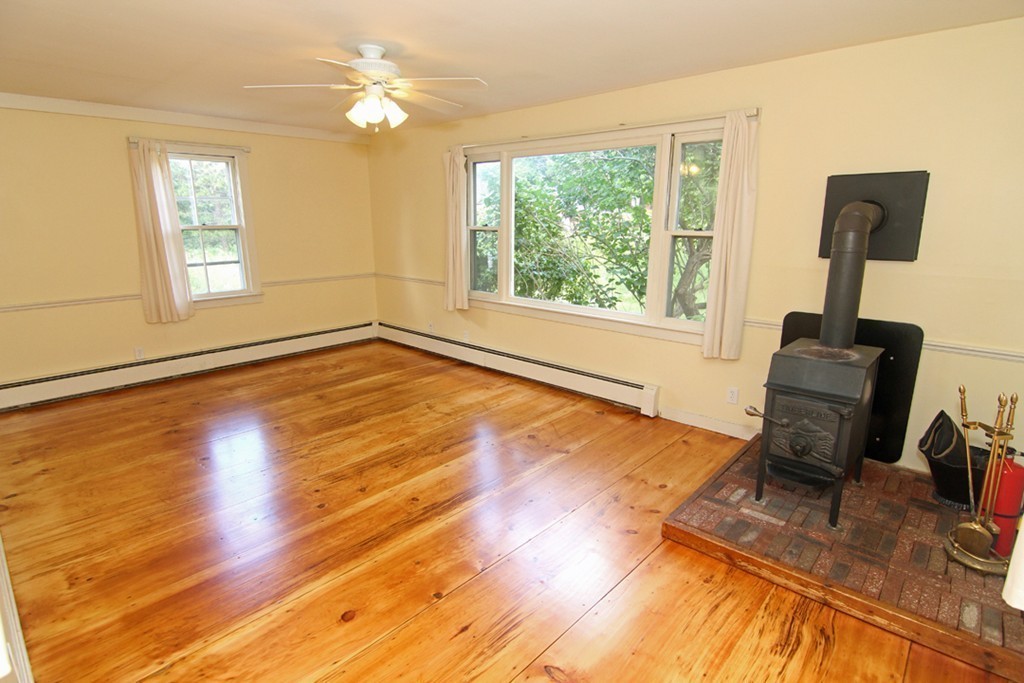 540 Northfield Road Lunenburg, MA 01462 - Photo 3 of 25