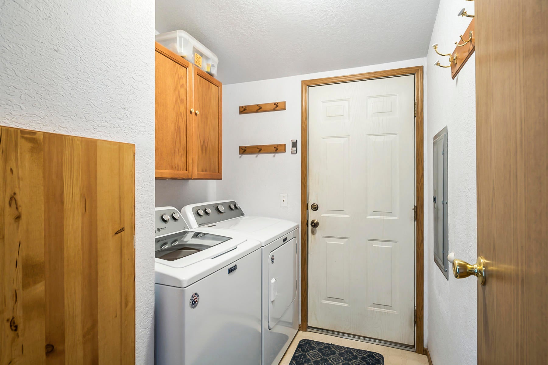 63520 Johnson Ranch Road Bend, OR 97701 - Photo 20 of 52 Laundry Room