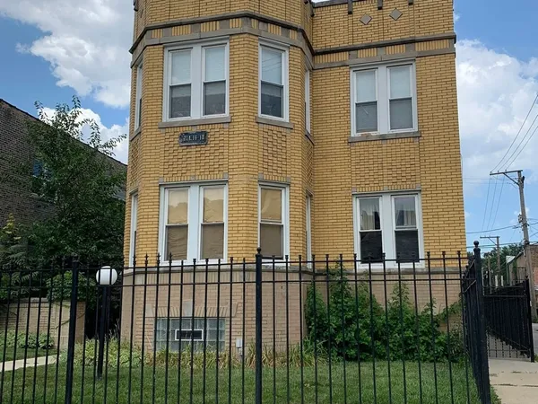 $1,100 | 5218 West Crystal Street, Unit GDN, Chicago, IL 60651