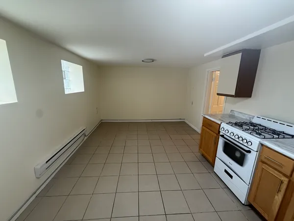 $1,100 | 5218 West Crystal Street, Unit GDN, Chicago, IL 60651