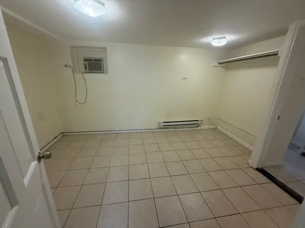 $1,100 | 5218 West Crystal Street, Unit GDN, Chicago, IL 60651