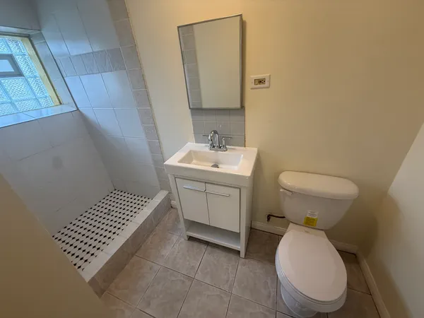 $1,100 | 5218 West Crystal Street, Unit GDN, Chicago, IL 60651