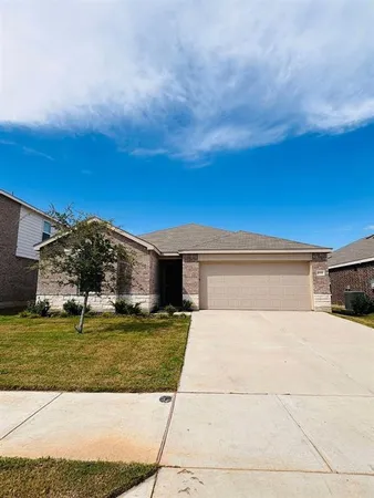 $2,050 | 4444 Sagecroft Road, Fort Worth, TX 76036