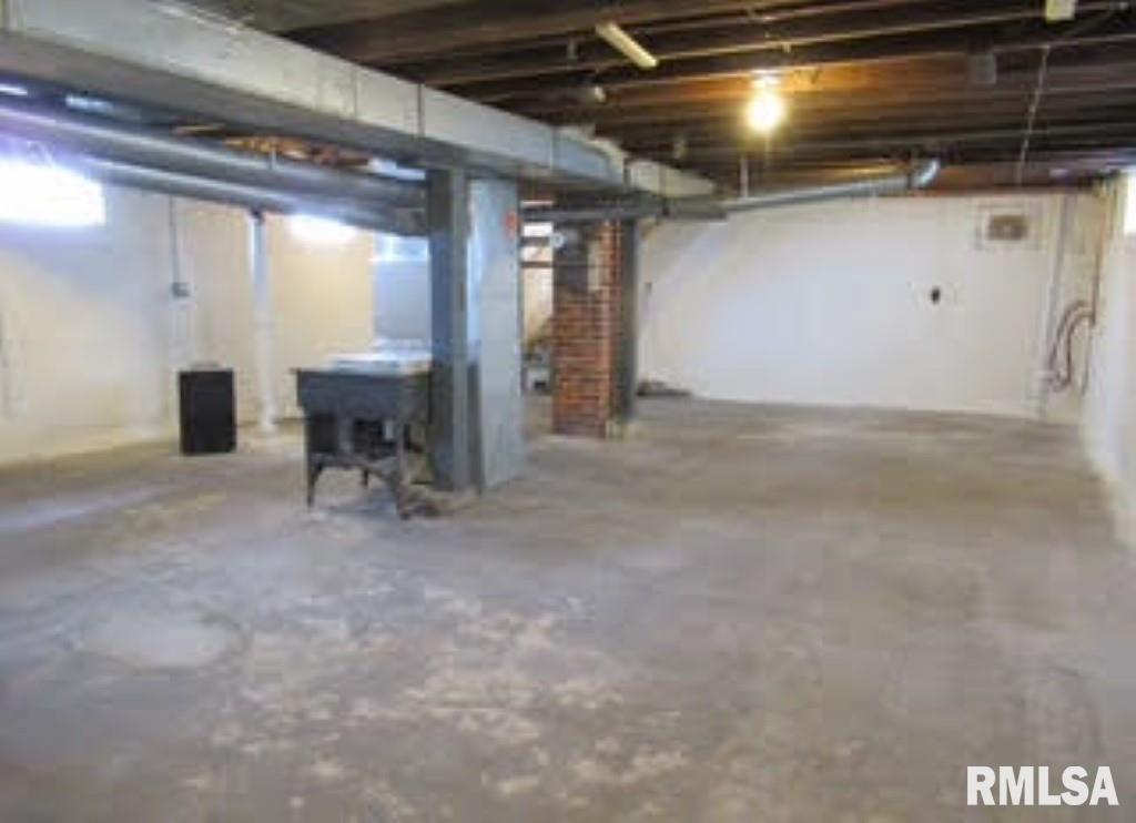 1525 25th Street Rock Island, IL 61201 - Photo 16 of 16 a view of empty room with wooden floor