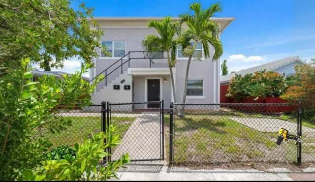 $2,400 | 1040 17th Street, West Palm Beach, FL 33407