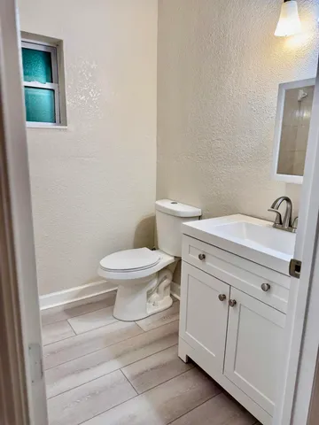 $2,400 | 1040 17th Street, West Palm Beach, FL 33407