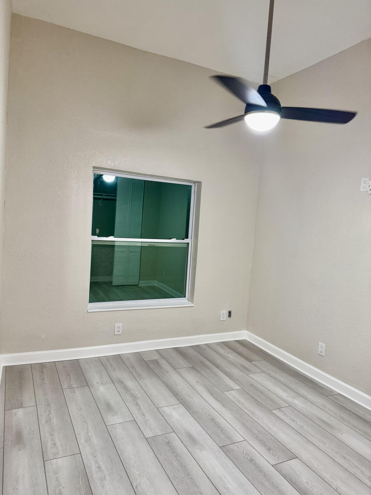 1040 17th Street West Palm Beach, FL 33407 - Photo 7 of 11 32