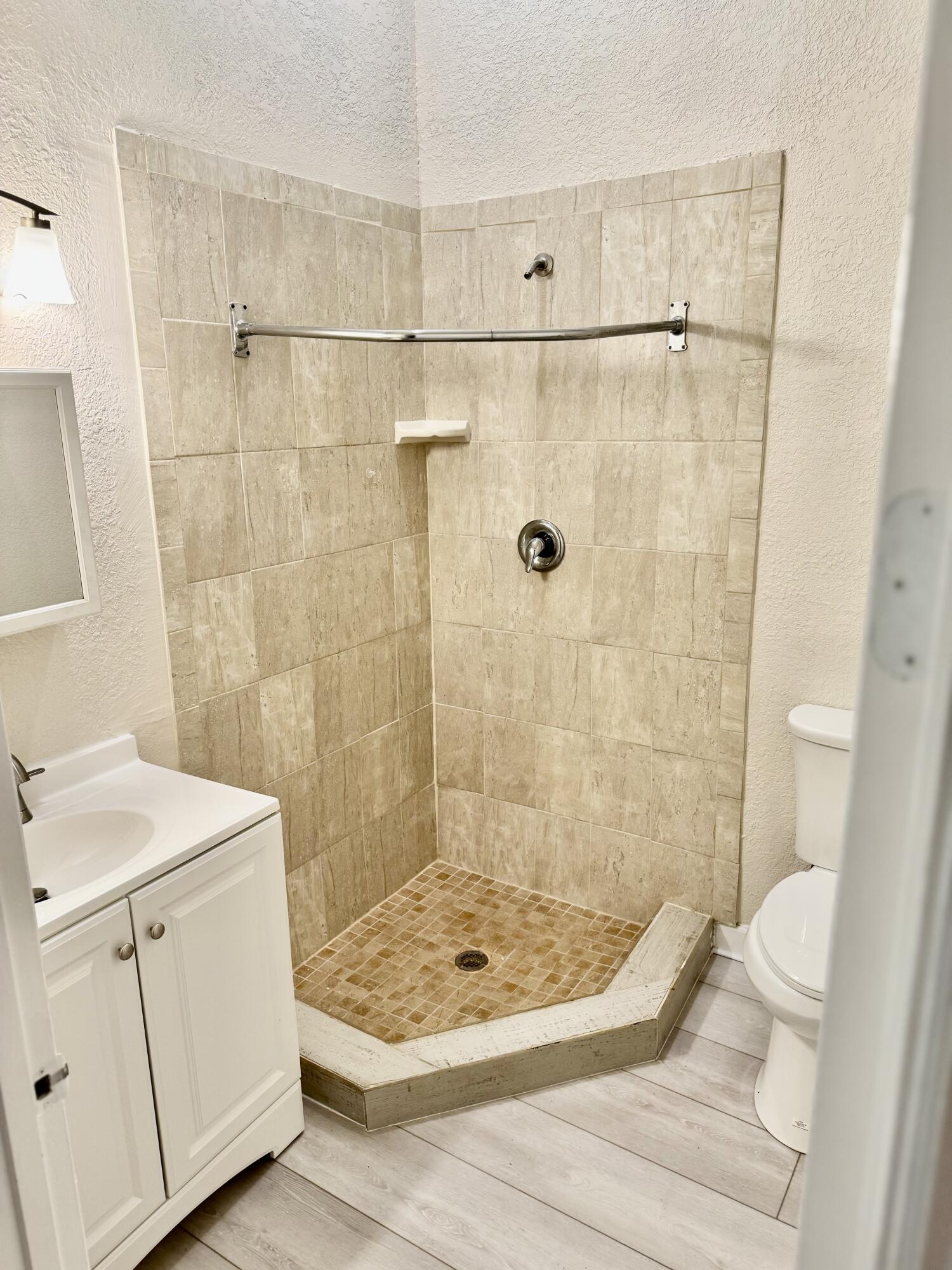 1040 17th Street West Palm Beach, FL 33407 - Photo 8 of 11 31