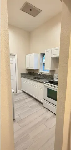 $2,400 | 1040 17th Street, West Palm Beach, FL 33407