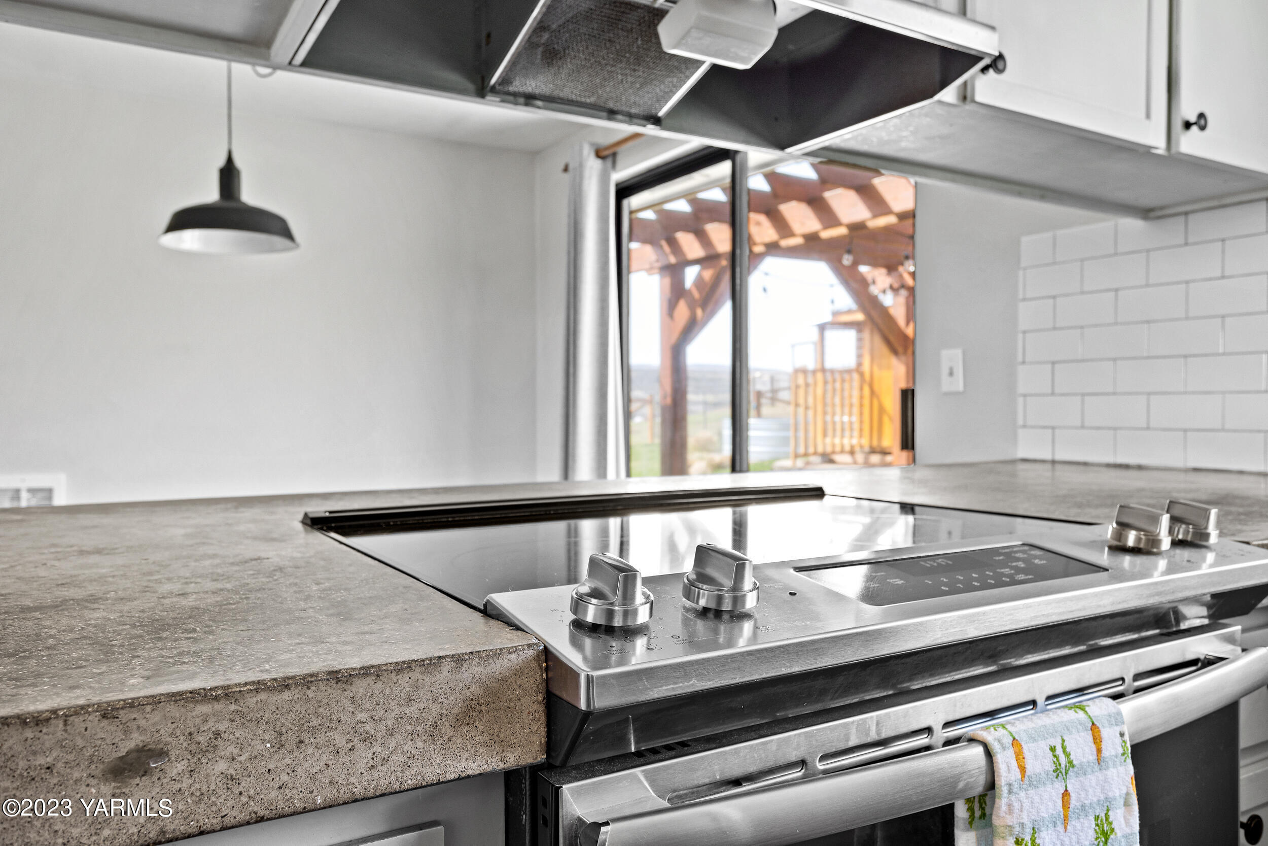 10 Schlect Road Yakima, WA 98908 - Photo 11 of 34 Stovetop At your service
