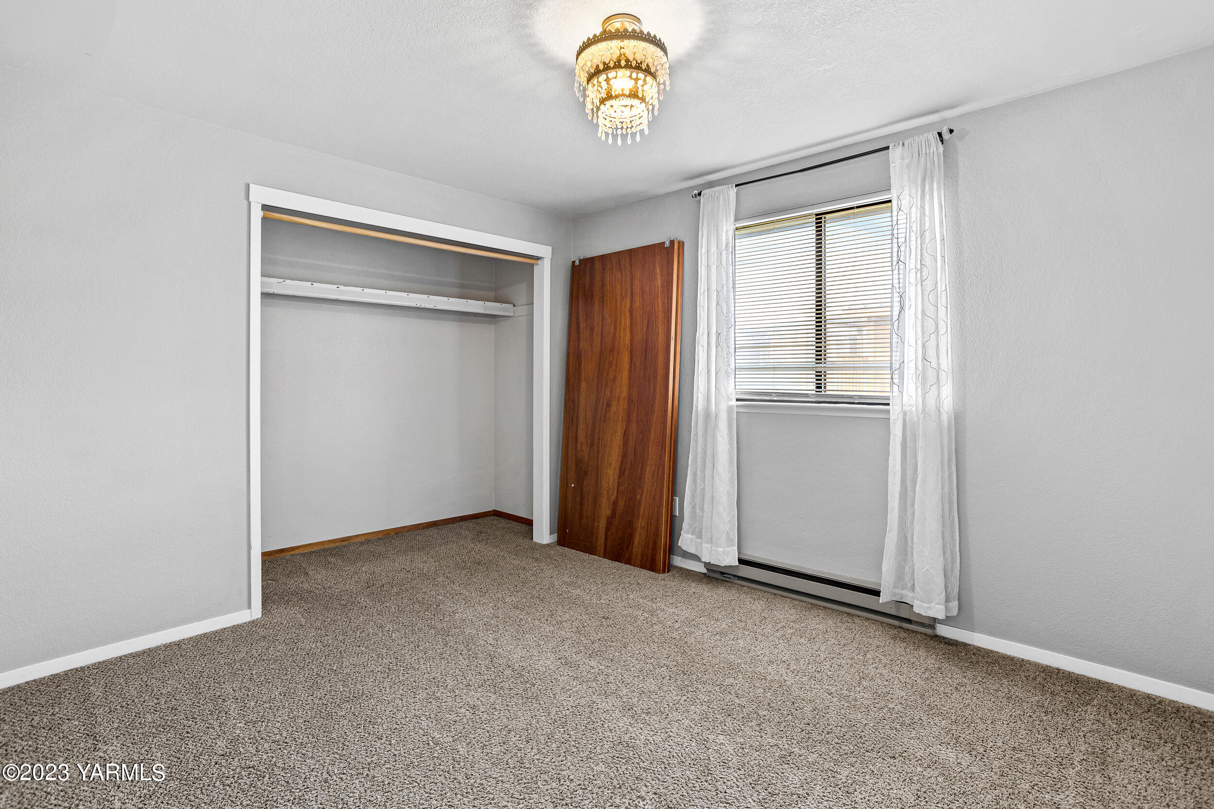 10 Schlect Road Yakima, WA 98908 - Photo 19 of 34 Guest Room 2 With Closet Doors Available