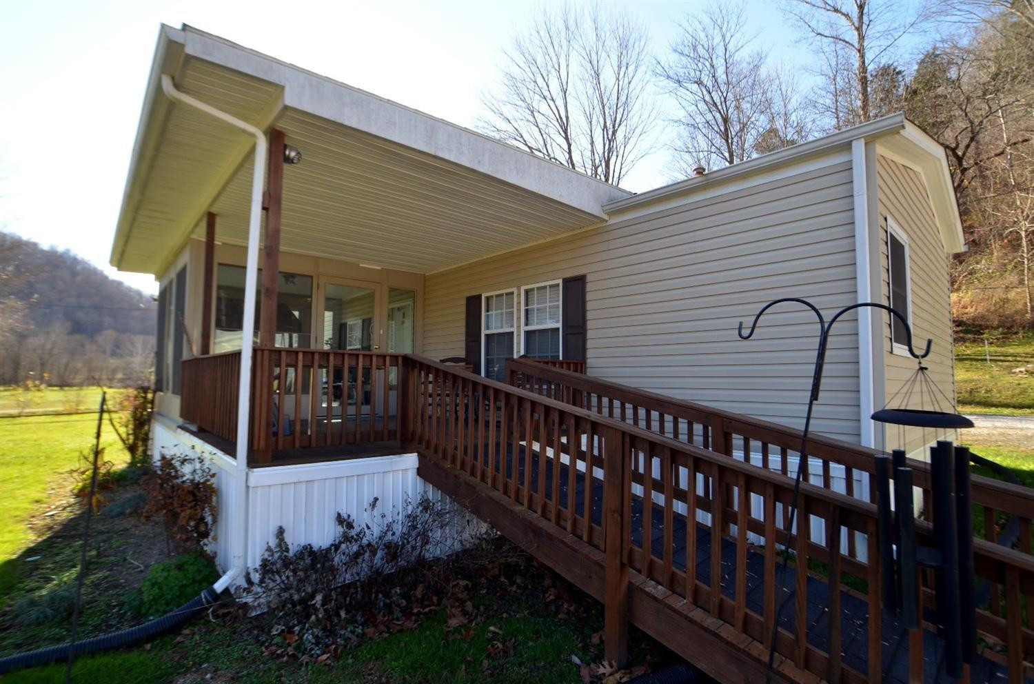 10 Crystal Irvine, KY 40336 - Photo 2 of 30 Setup for everyone in mind!