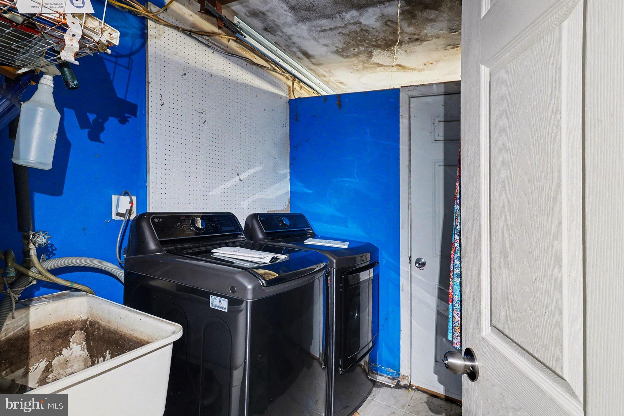 2338 Fairway Road Huntingdon Valley, PA 19006 - Photo 26 of 27 a kitchen with a stove and a refrigerator