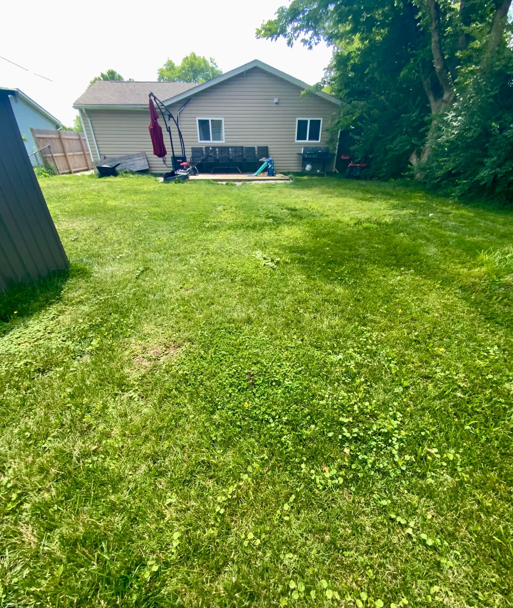 2901 Nuway Road Columbus, OH 43207 - Photo 19 of 21 Fenced backyard with patio.