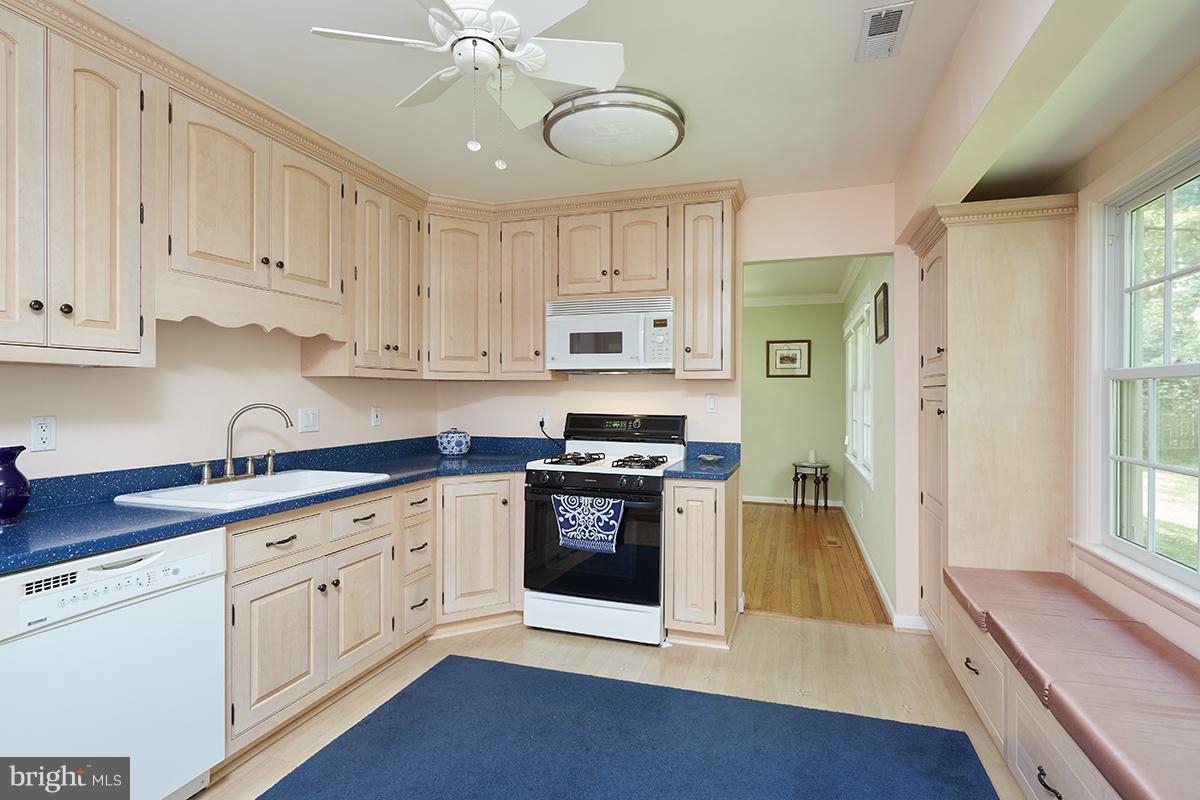 13822 Leibig Road Silver Spring, MD 20904 - Photo 9 of 30 Kitchen