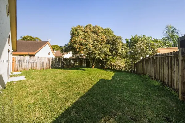 a view of a house with backyard and garden