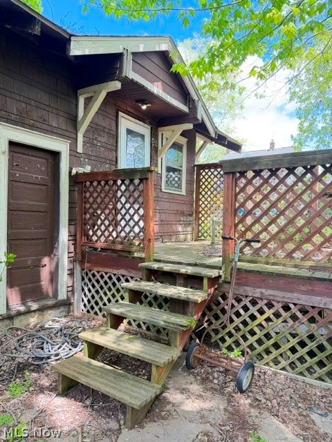 1706 Hampton Road Akron, OH 44305 - Photo 4 of 28 Rear deck