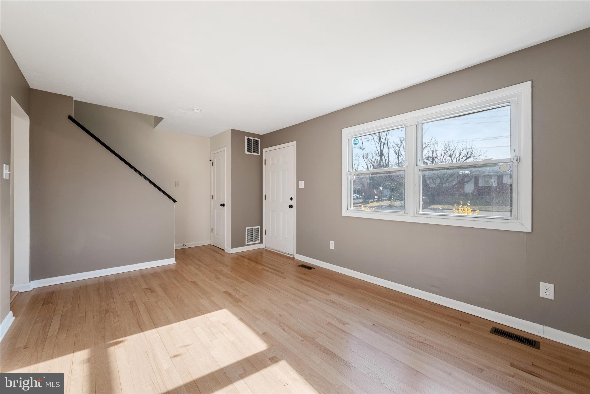 136 Scott Street Front Royal, VA 22630 - Photo 8 of 40 Living Room