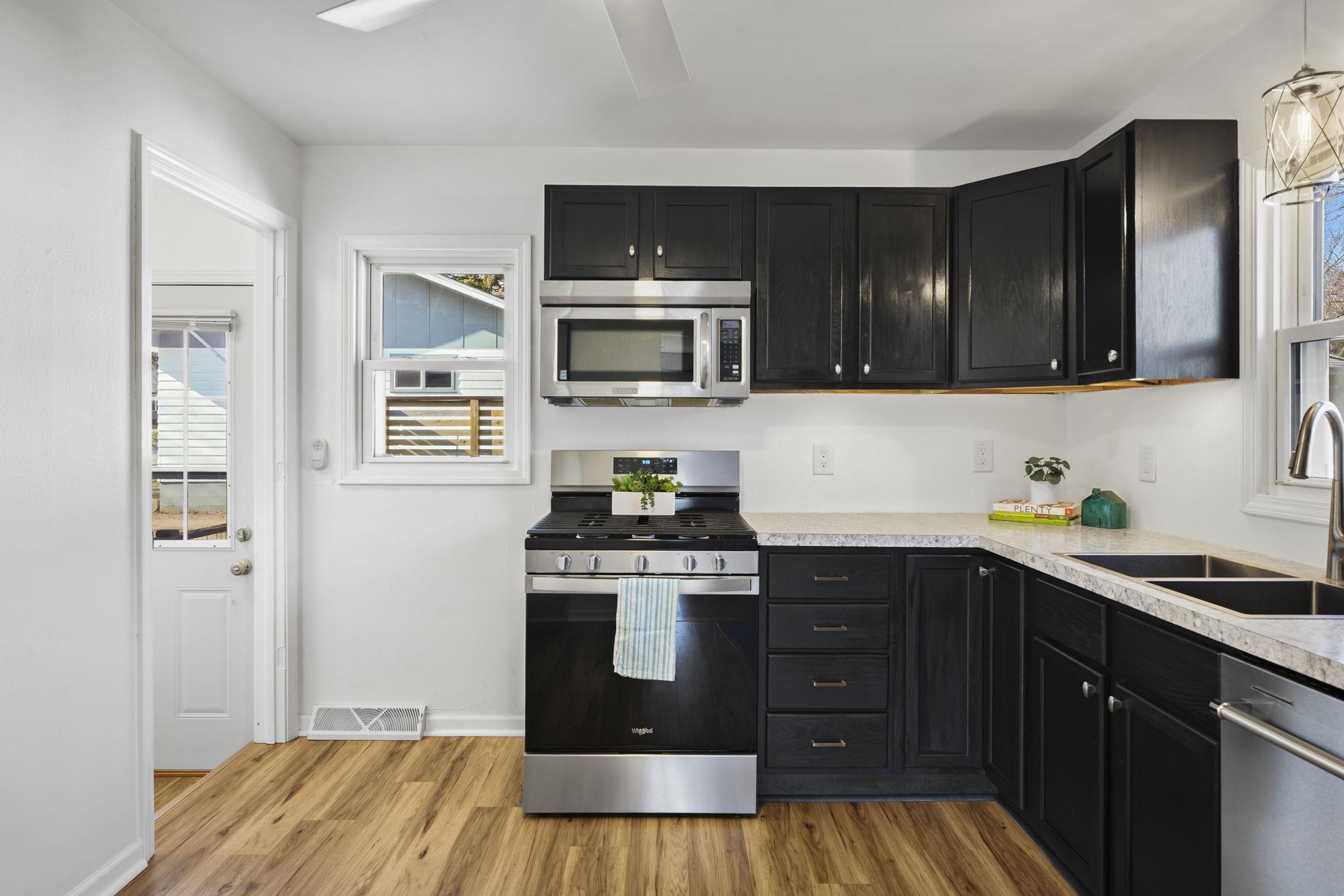 1517 Arizona Pass Madison, WI 53704 - Photo 9 of 37