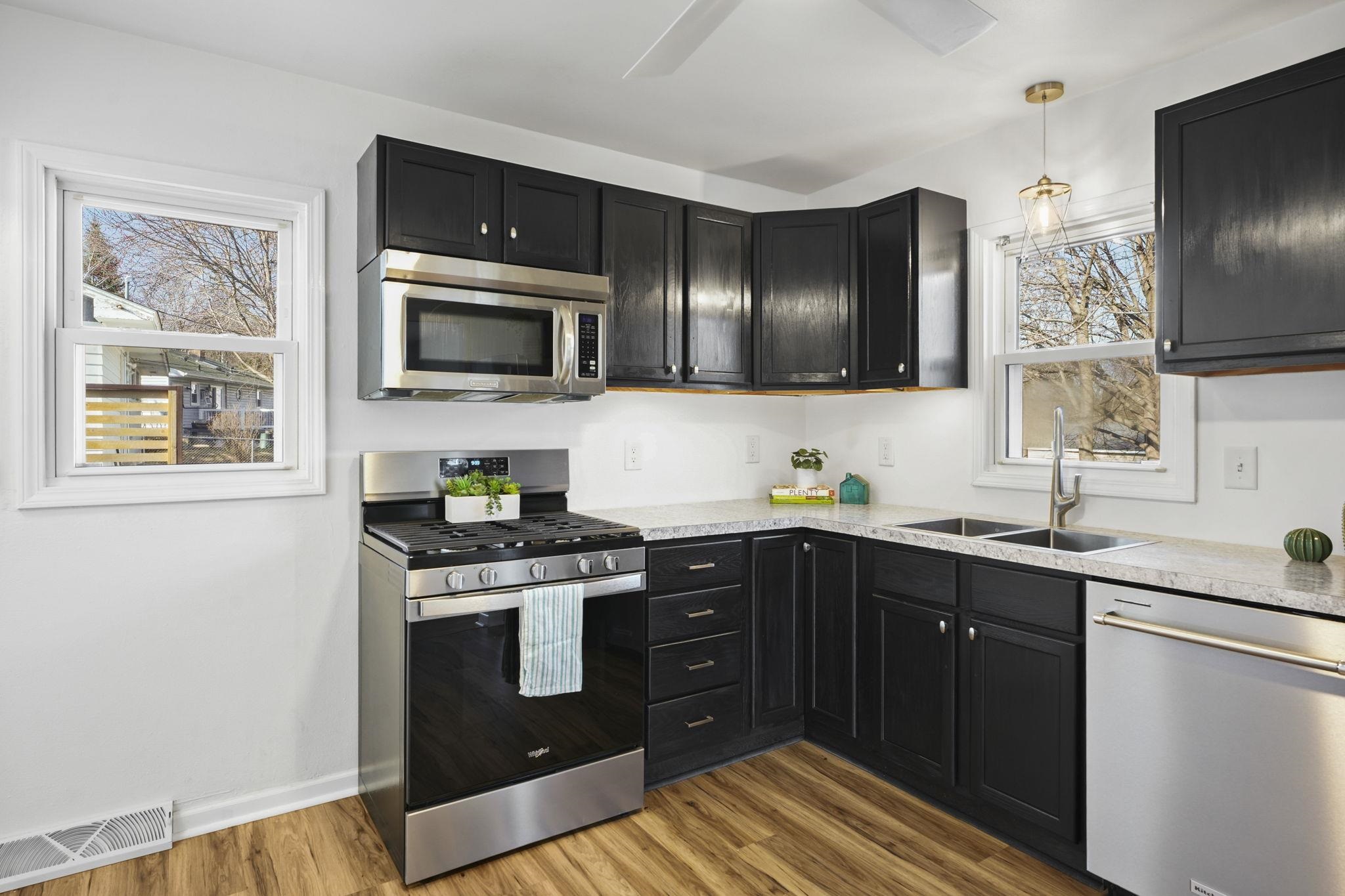 1517 Arizona Pass Madison, WI 53704 - Photo 10 of 37