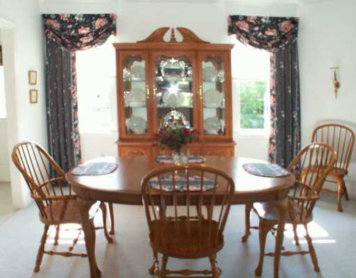 8 Oyster Point, Unit 9 Warren, RI 02885 - Photo 4 of 8 Dining Room.