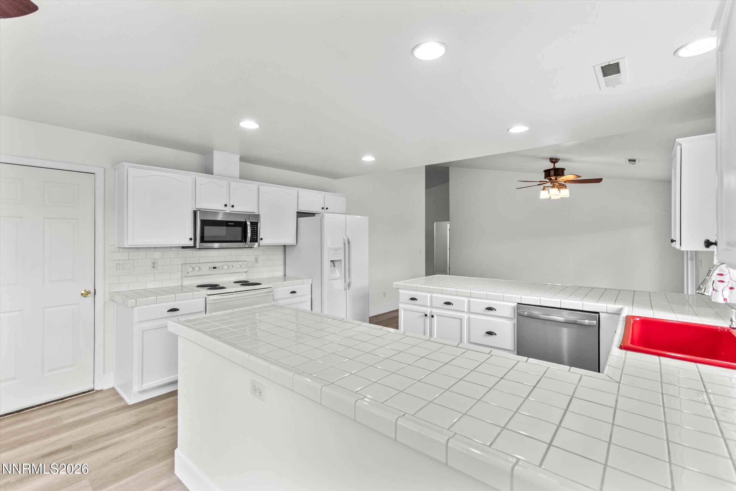 9830 Crystalline Drive Reno, NV 89506 - Photo 18 of 44 14-0Y7A3219