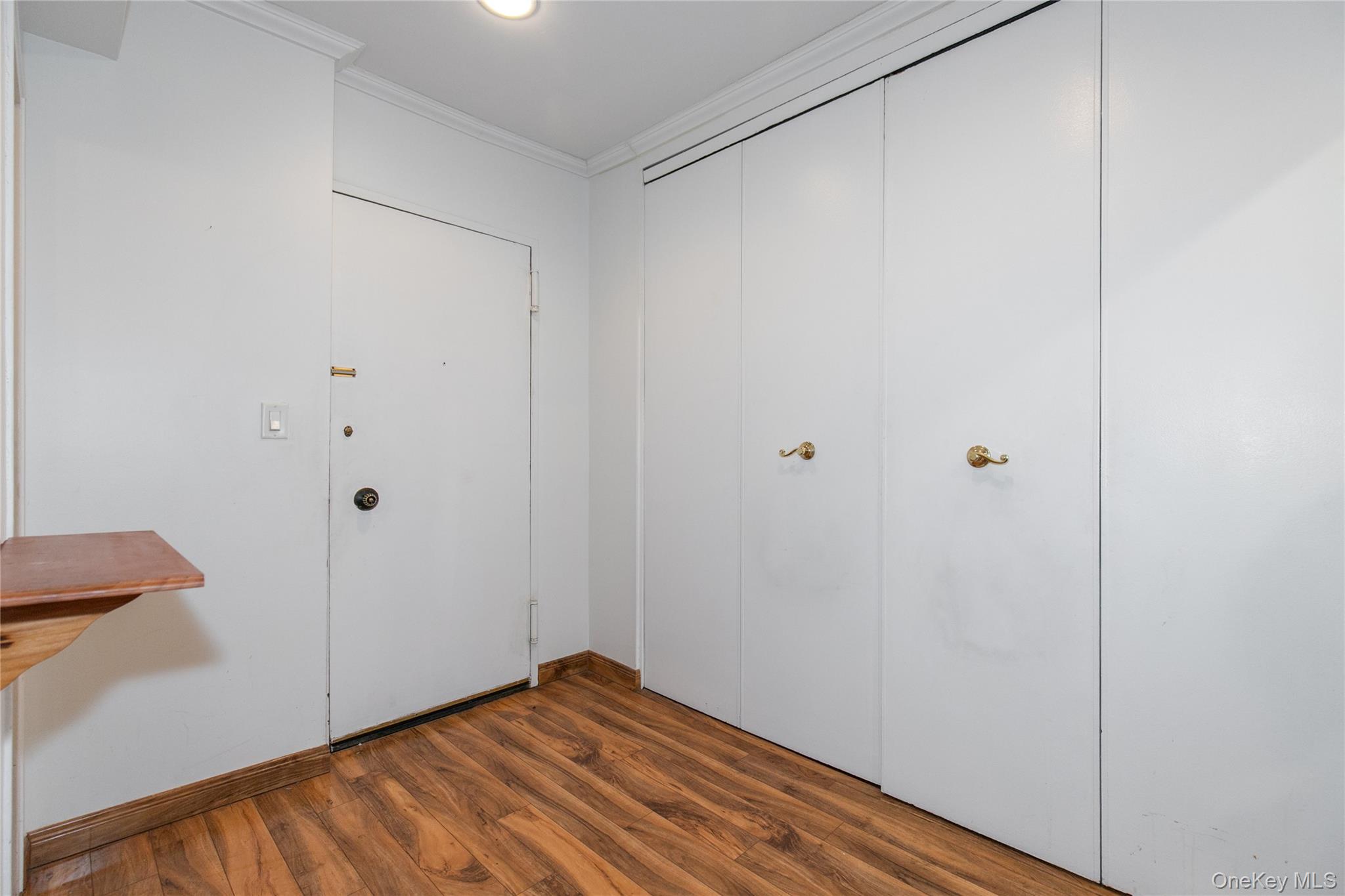 1 Kensington Gate, Unit 302 Great Neck, NY 11021 - Photo 9 of 30 a view of room