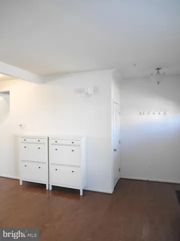 an empty room with an empty space