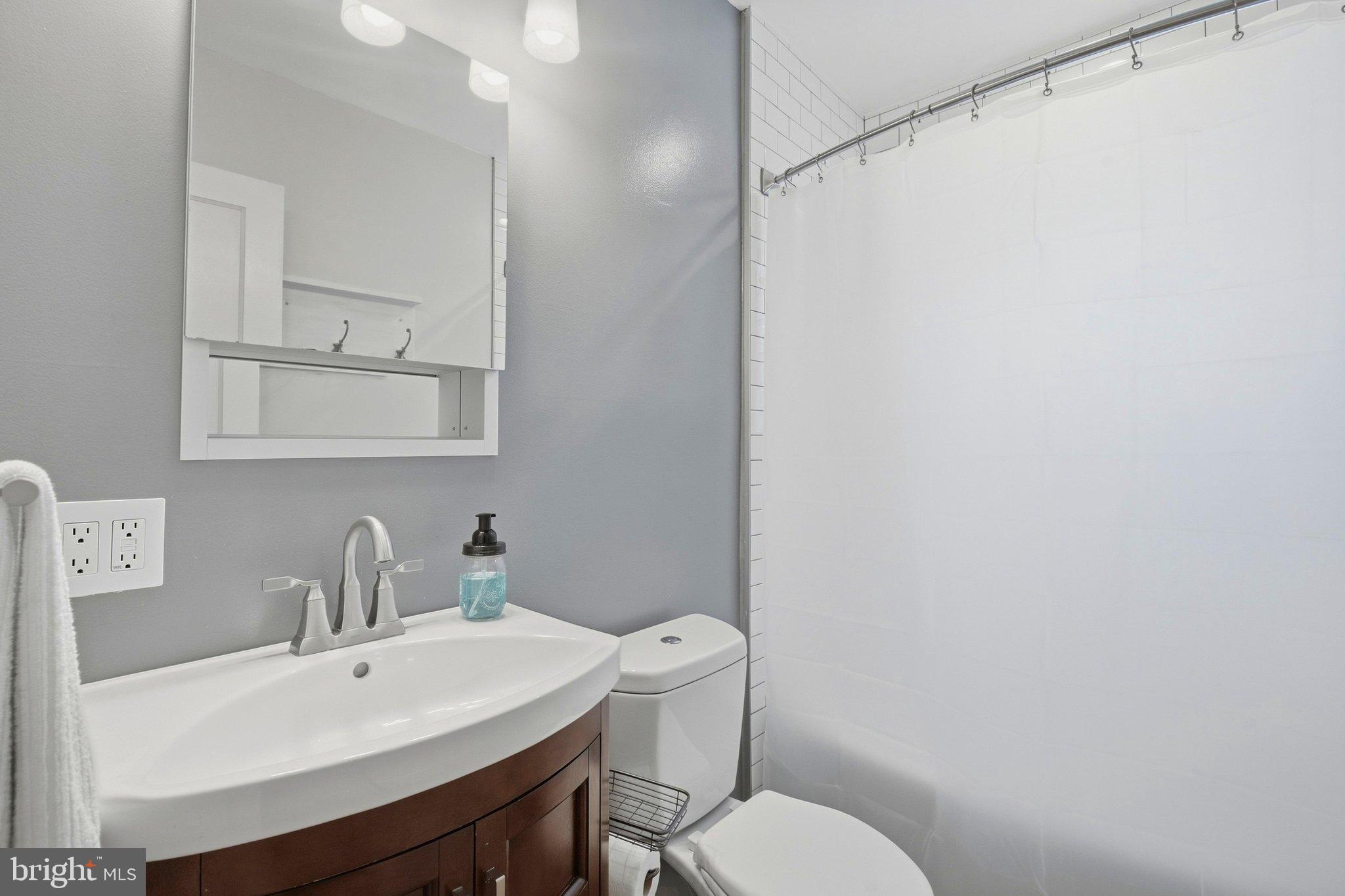 5602 Greenleaf Road Cheverly, MD 20743 - Photo 20 of 51 Main floor bathroom