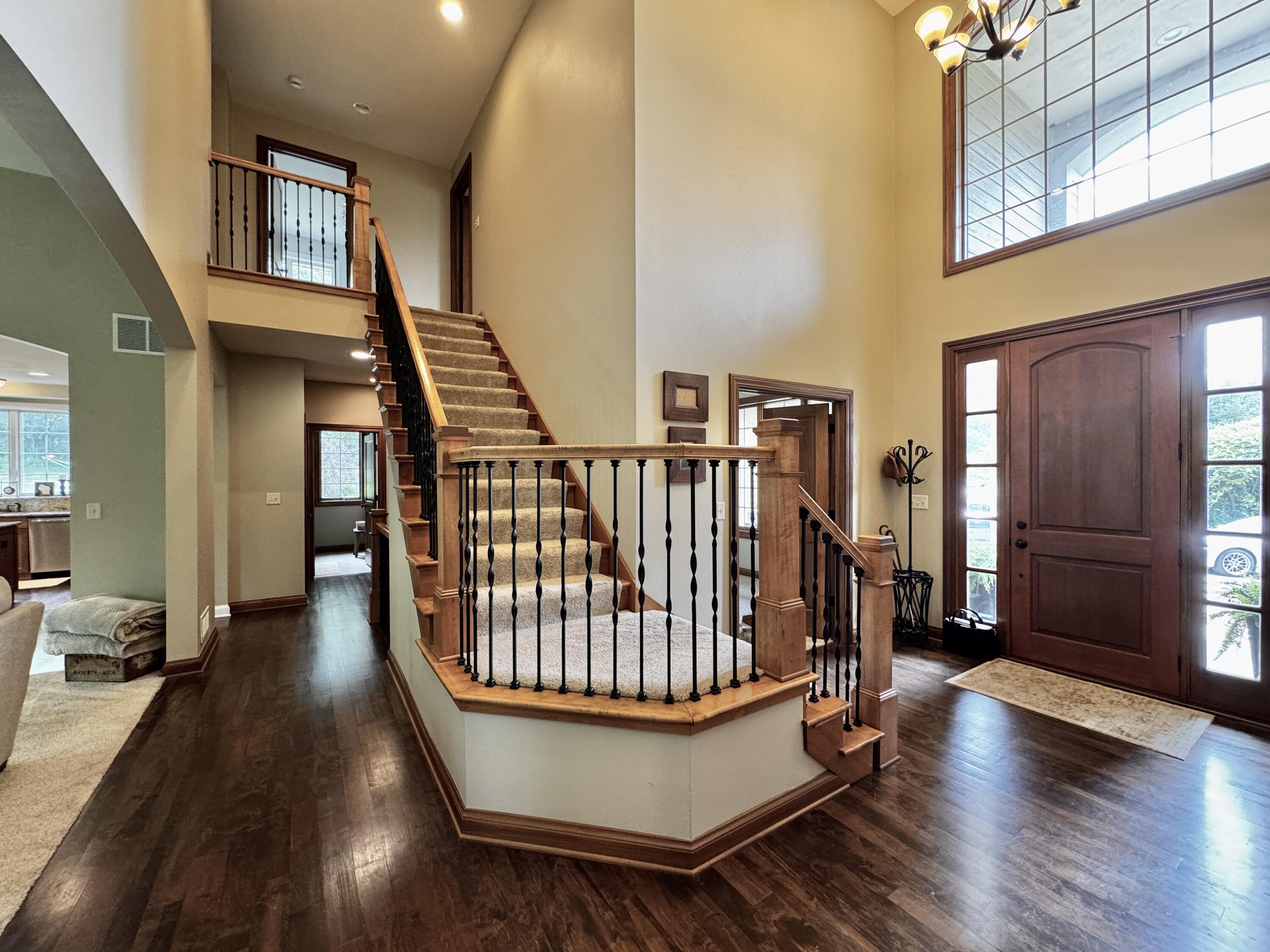 N62-w28550 Rybeck Road Merton, WI 53029 - Photo 3 of 28 Stairway