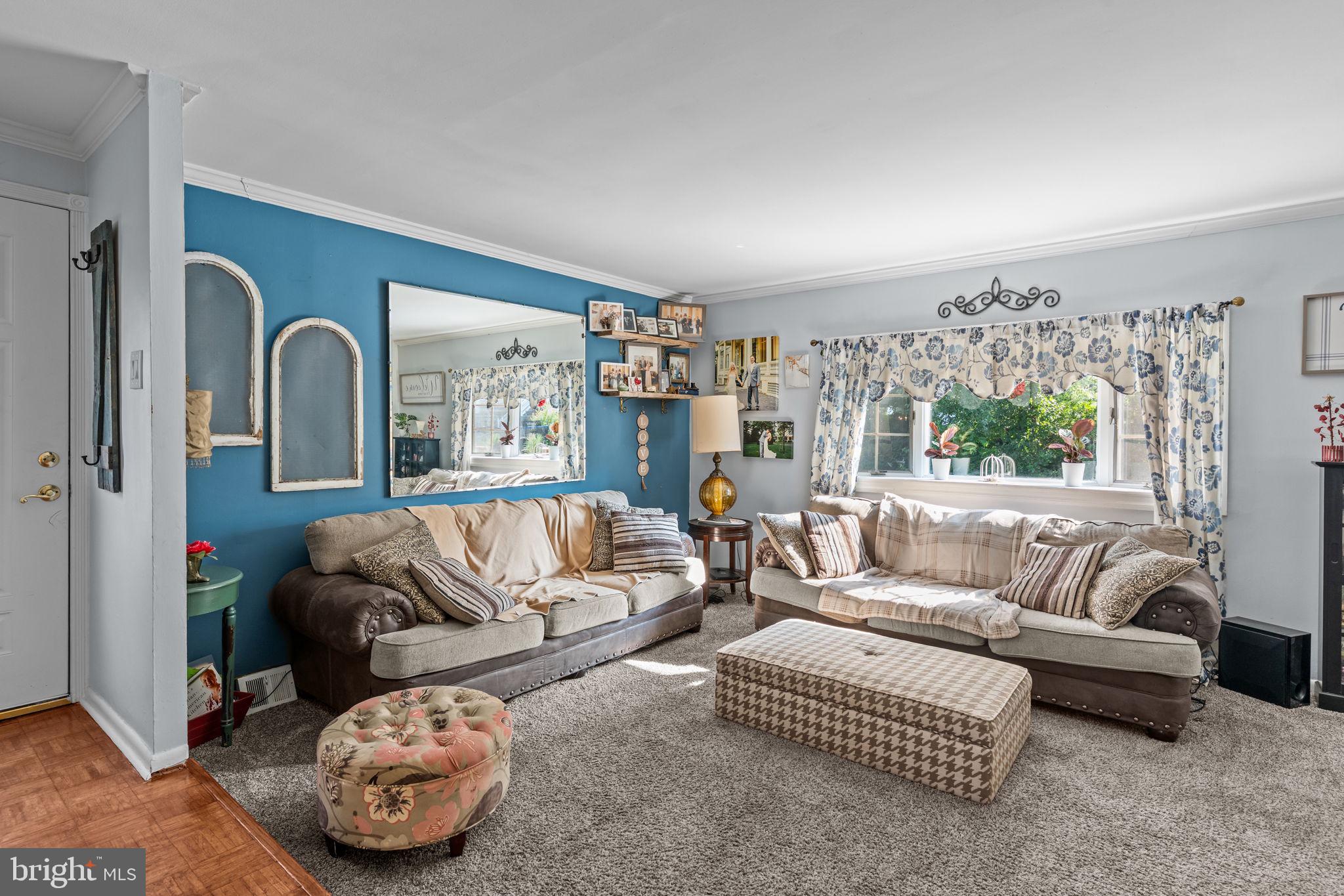 3318 Chesterfield Road Philadelphia, PA 19114 - Photo 11 of 30 Living Room