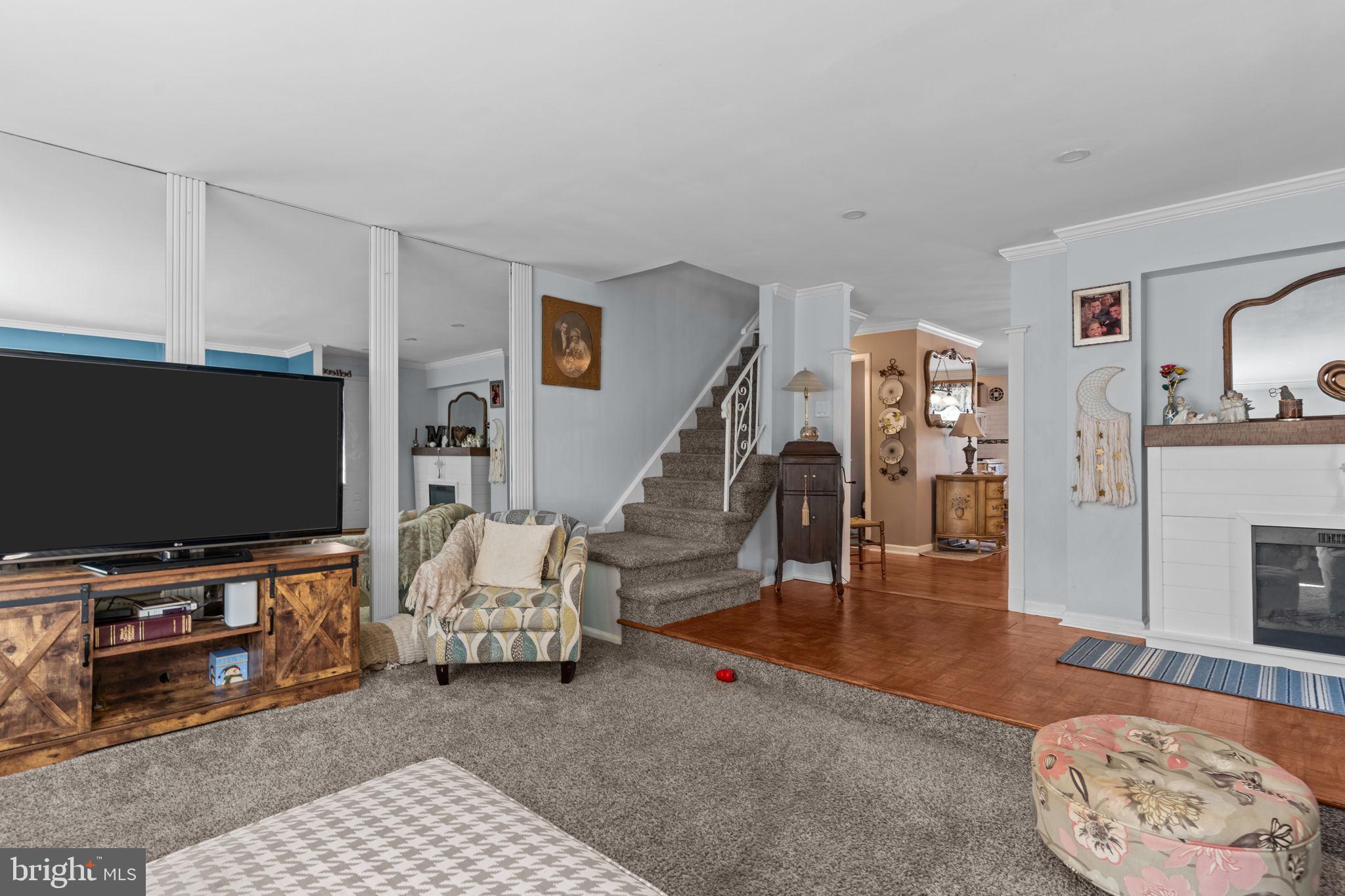 3318 Chesterfield Road Philadelphia, PA 19114 - Photo 12 of 30 Living Room