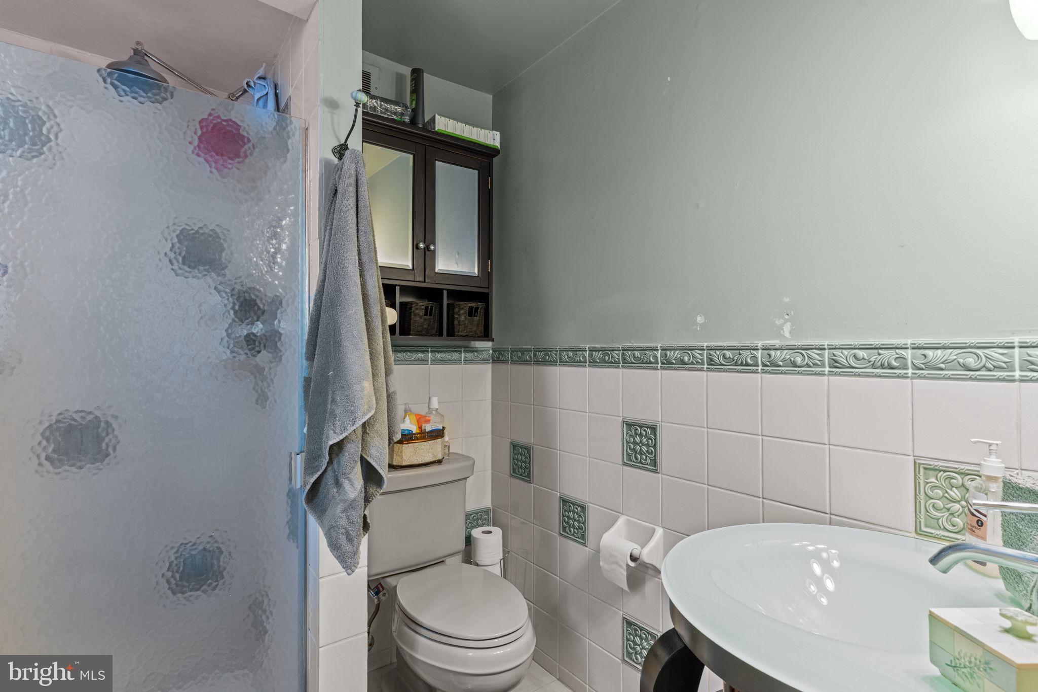 3318 Chesterfield Road Philadelphia, PA 19114 - Photo 18 of 30 Ensuite Bath