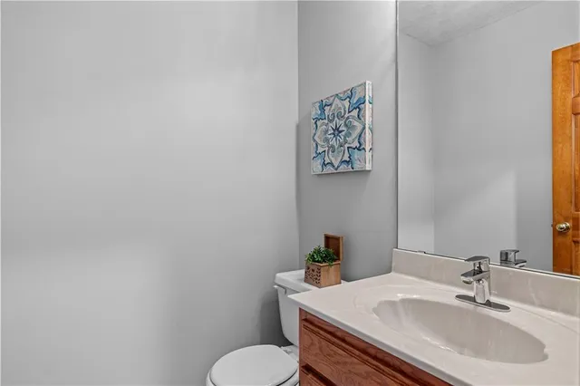 $590,000 | 15145 Lakeport Lane, Smithville, MO 64089