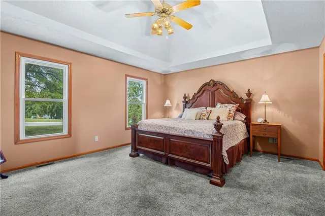 $590,000 | 15145 Lakeport Lane, Smithville, MO 64089