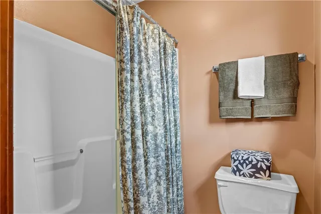 $590,000 | 15145 Lakeport Lane, Smithville, MO 64089