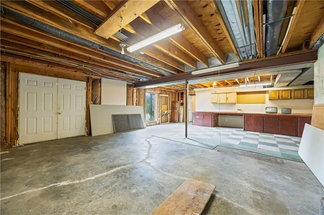 $590,000 | 15145 Lakeport Lane, Smithville, MO 64089