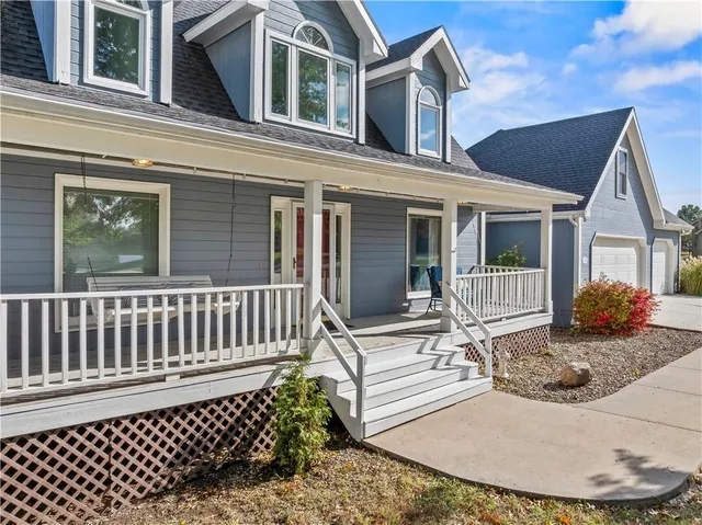 $590,000 | 15145 Lakeport Lane, Smithville, MO 64089