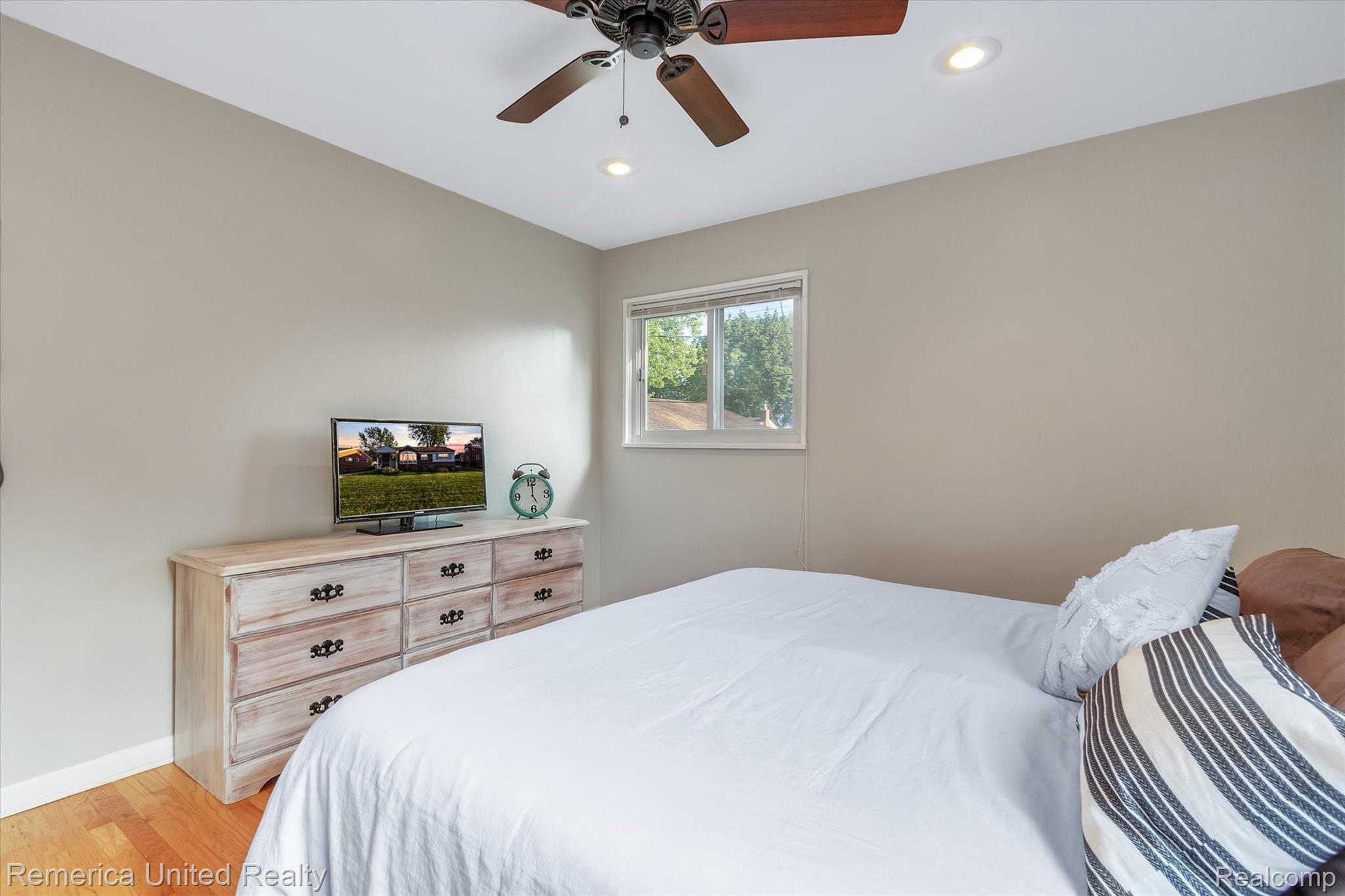 31577 Marblehead Road Farmington, MI 48336 - Photo 23 of 44 23-31577-Marblehead-WindowStill-Real-Estate-Photography-23.jpg
