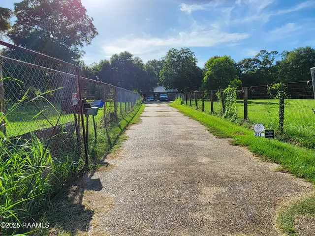 $190,000 | 226 South Dossman Street, Ville Platte, LA 70586