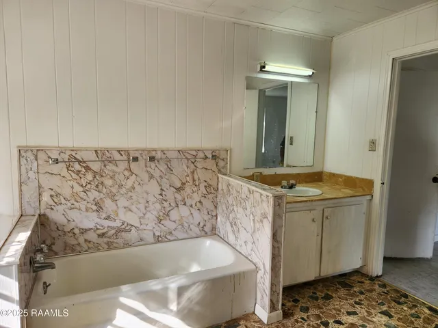 $190,000 | 226 South Dossman Street, Ville Platte, LA 70586