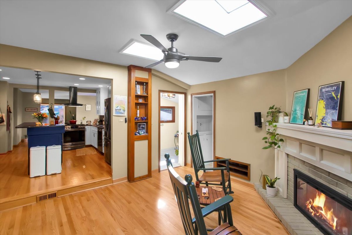 305 Dunbar Road Mundelein, IL 60060 - Photo 9 of 39 Gallery Image 9