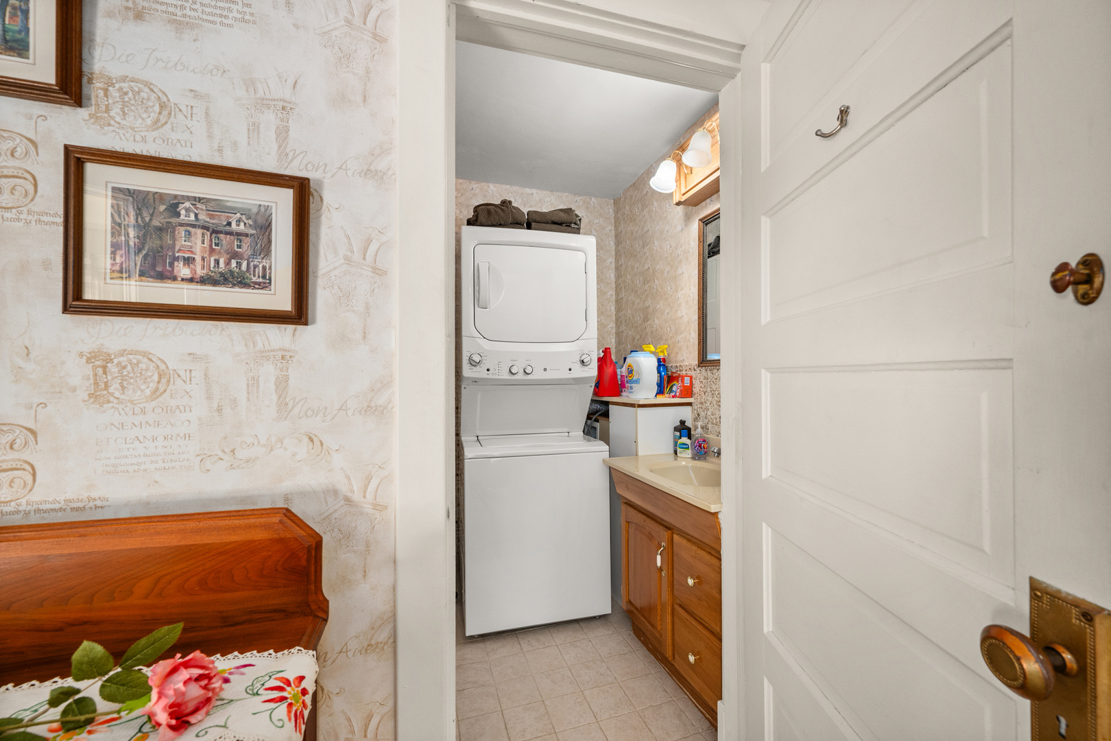 15165 Quigley Road Sycamore, IL 60178 - Photo 32 of 101 a bathroom with a tub sink and mirror