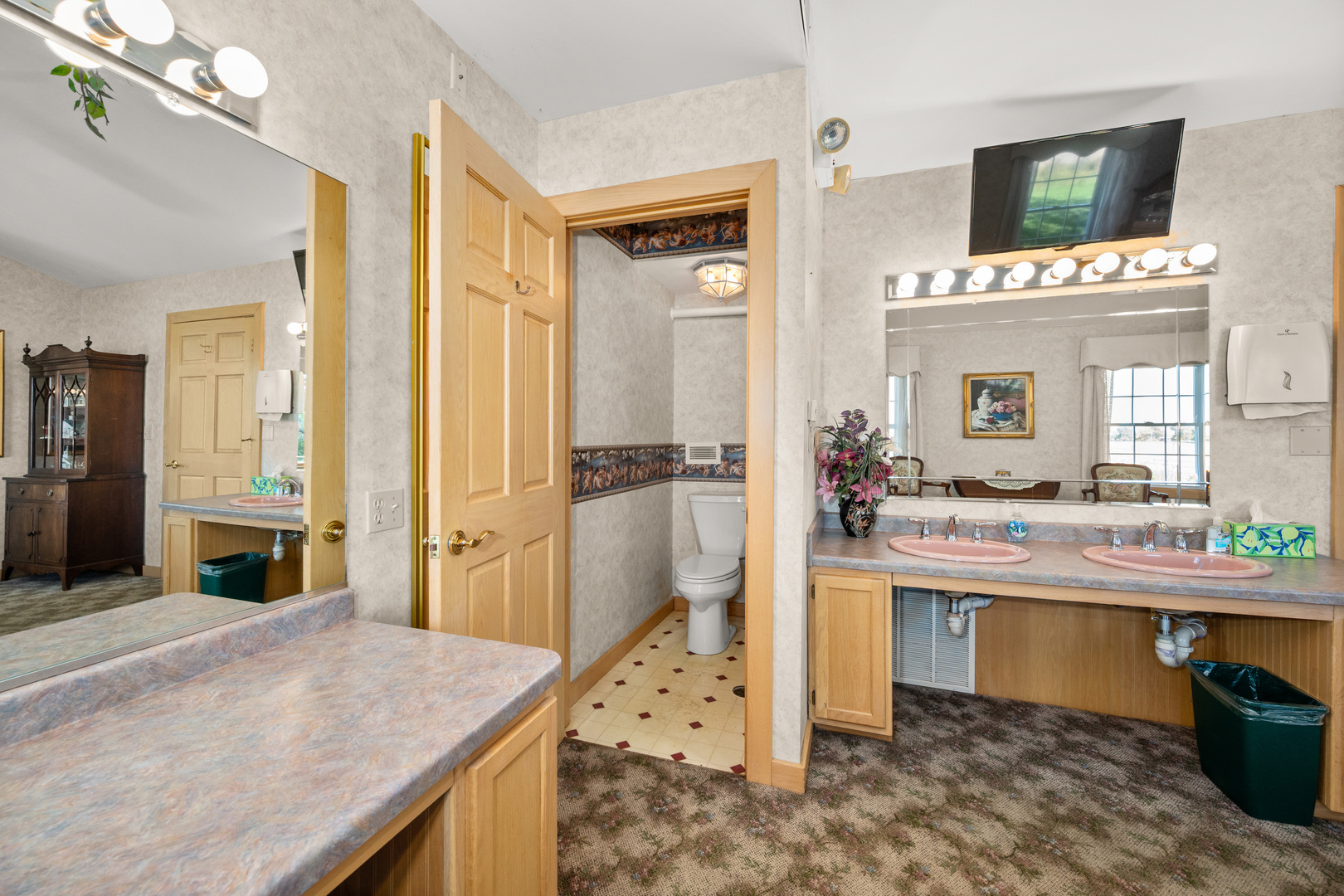 15165 Quigley Road Sycamore, IL 60178 - Photo 68 of 101 a kitchen with a stove and a sink